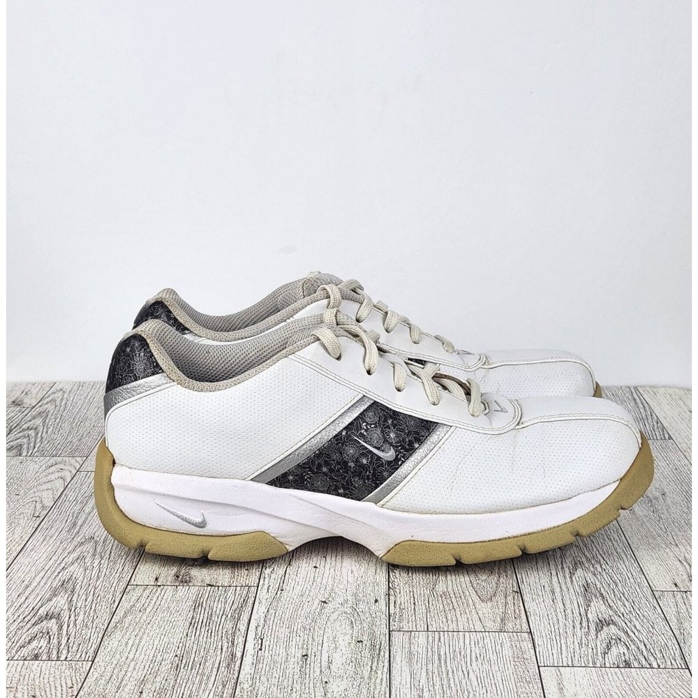 Nike‎ Saddle Golf Shoes Women’s Size 6.5 White Metallic Silver Lace-Up, Spikes